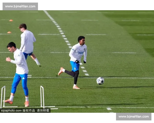 争议判罚！VAR介入，法甲联赛公正性再引关注